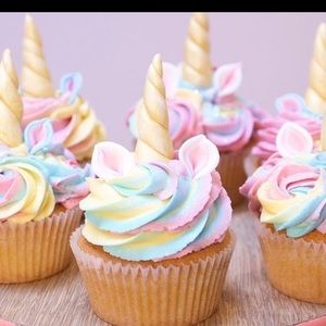 Meet your Posher, Gloria